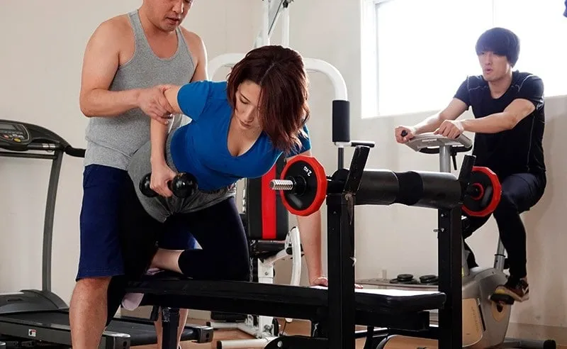 Người chồng phát hiện cô vợ cắm sừng với huấn luyện viên thể hình